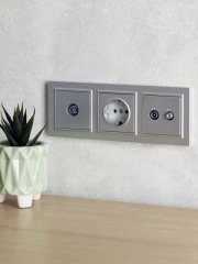 Рамка 3-м BRITE РУ-3-БрА алюм. IEK BR-M32-K47 BR-M32-K47