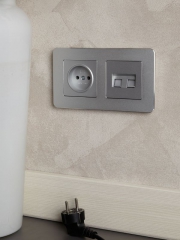 Розетка BRITE РС10-1-0-БрА 10А без заземл. без защ. шторок алюм. IEK BR-R10-10-K47 BR-R10-10-K47