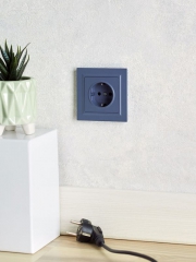 Розетка 1-м СП BRITE РС14-1-0-БрМ 16А с заземл. защ. шторки маренго IEK BR-R14-16-K35 BR-R14-16-K35