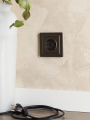 Розетка 1-м СП BRITE РС14-1-0-БрТБ 16А с заземл. защ. шторки бронза IEK BR-R14-16-K45 BR-R14-16-K45