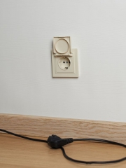 Розетка BRITE РСбш10-3-44-БрКр 16А IP44 с заземл. защ. шторки с крышкой беж. IEK BR-R16-16-44-K10 BR-R16-16-44-K10