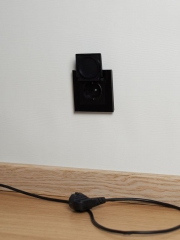 Розетка BRITE РСбш10-3-44-БрЧ 16А IP44 с заземл. защ. шторки с крышкой черн. IEK BR-R16-16-44-K02 BR-R16-16-44-K02