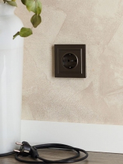 Розетка 1-м СП BRITE РС11-1-0-БрТБ 16А с заземл. без защ. шторки бронза IEK BR-R11-16-K45 BR-R11-16-K45