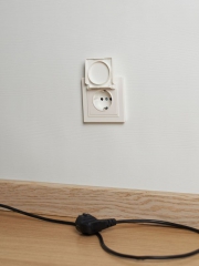 Розетка BRITE РСбш10-3-БрЖ 16А IP20 с заземл. защ. шторки с крышкой жемчуж. IEK BR-R16-16-K36 BR-R16-16-K36