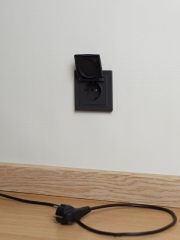 Розетка BRITE РСбш10-3-44-БрГ 16А IP44 с заземл. защ. шторки с крышкой графит IEK BR-R16-16-44-K53 BR-R16-16-44-K53