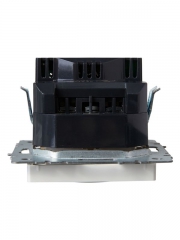 Розетка BRITE РЮш10-2-БрБ 16А с USB A+A 3.1А с заземл. защ. шторки бел. IEK BR-R14-16-U21-D31-K01 BR-R14-16-U21-D31-K01