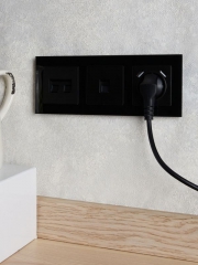 Рамка 3-м BRITE РУ-3-2-БрЧ стекло черн. IEK BR-M32-G-K02 BR-M32-G-K02