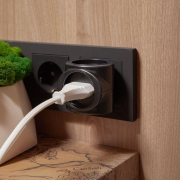 Разветвитель 3-м 6А IP20 220В биметал. черн. Rexant 11-1064-1 11-1064-1