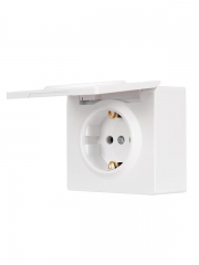 Розетка 1-м ОП LETO с заземл. с крышкой LETO ПБТ бел. LEZARD 752-0200-123B 752-0200-123B