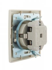 Розетка 1-м СП Mira 16А IP20 с заземл. с защ. крышкой со вставкой керамика крем. LEZARD 701-0303-123 701-0303-123