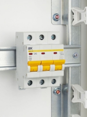 Выключатель автоматический модульный 3п C 40А 4.5кА ВА47-29 ИЭК MVA20-3-040-C MVA20-3-040-C