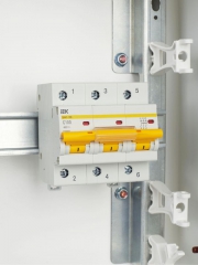 Выключатель автоматический модульный 3п C 100А 10кА ВА47-100 ИЭК MVA40-3-100-C MVA40-3-100-C