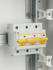 Выключатель автоматический модульный 3п D 63А 10кА ВА47-100 ИЭК MVA40-3-063-D MVA40-3-063-D