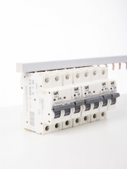 Шина соединительная PIN 3п 63А (дл.1м) ИЭК YNS21-3-063 YNS21-3-063