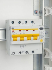 Выключатель авт. дифф. тока 4п C 25А 30мА тип AC 4.5кА АД-14 6.5мод IEK MAD10-4-025-C-030 MAD10-4-025-C-030
