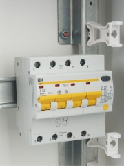 Выключатель авт. дифф. тока 4п C 32А 30мА тип AC 4.5кА АД-14 6.5мод IEK MAD10-4-032-C-030 MAD10-4-032-C-030