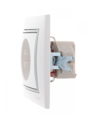 Розетка 1-м СП Mira 16А IP20 с заземл. защ. шторки с сер. вставкой керамика бел. LEZARD 701-0215-124 701-0215-124