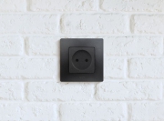 Розетка 1-м СП Etika 16А IP31 250В 2P без заземл. защ. шторки немецк. стандарт винт. клеммы механизм антрацит Leg 672634 672634