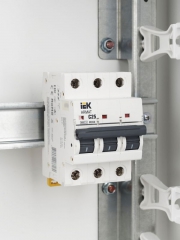 Выключатель автоматический 3п C 25А M06N ARMAT IEK AR-M06N-3-C025 AR-M06N-3-C025