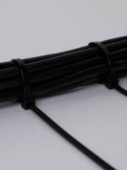 Хомут кабельный 4.8х300 нейл. черн. (уп.100шт) ИЭК UHH32-D048-300-100 UHH32-D048-300-100