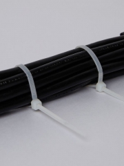 Хомут кабельный 3.6х150 нейл. бел. (уп.100шт) ИЭК UHH31-D036-150-100 UHH31-D036-150-100