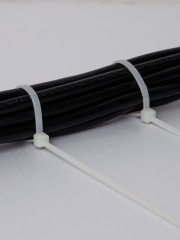 Хомут кабельный 3.6х300 нейл. бел. (уп.100шт) ИЭК UHH31-D036-300-100 UHH31-D036-300-100