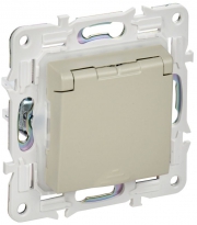 Розетка 1-м SKANDY 16А IP44 с заземл. защ. шторки с крышкой SK-R11B беж. IEK SK-R16-16-44-K10 SK-R16-16-44-K10