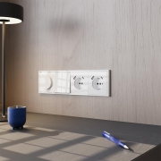 Розетка 1-м СП S70 16А с USB A+A с заземл. защ. шторки механизм бел. глянцевый Voltum VLS040401 VLS040401