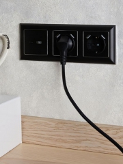 Розетка BRITE РЮш10-1-БрЧ 16А с USB A+A 2.1А с заземл. защ. шторки черн. IEK BR-R14-16-U21-D21-K02 BR-R14-16-U21-D21-K02