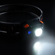 Фонарь аккумуляторный налобный AccuH1-L5WZ-og zoom LED 5Вт + 2хRED SMD IP54 5 режимов: 100проц. 180лм 3.5ч/50проц. 110лм 5.5ч/30проц. 65лм 15ч/красн. 28ч/мигающ. красн. 12ч аккум. 0.8А.ч управл. жестами черн./оранж. JazzWay 5036611 5036611