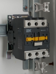 Контактор КМИ-34012 40А 220В IEK KKM31-040-230-11 KKM31-040-230-11