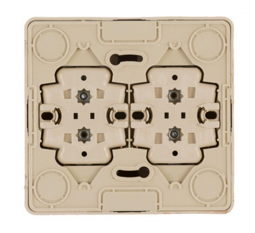 Розетка 4-м ОП Этюд 16А 250В с заземл. с заземл. защ. шторки сосна SE PA16-208D PA16-208D