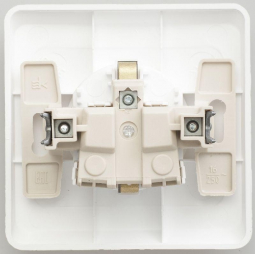 Розетка 1-м СП Этюд 16А IP20 250В с заземл. защ. шторки бел. SE PC16-004B PC16-004B