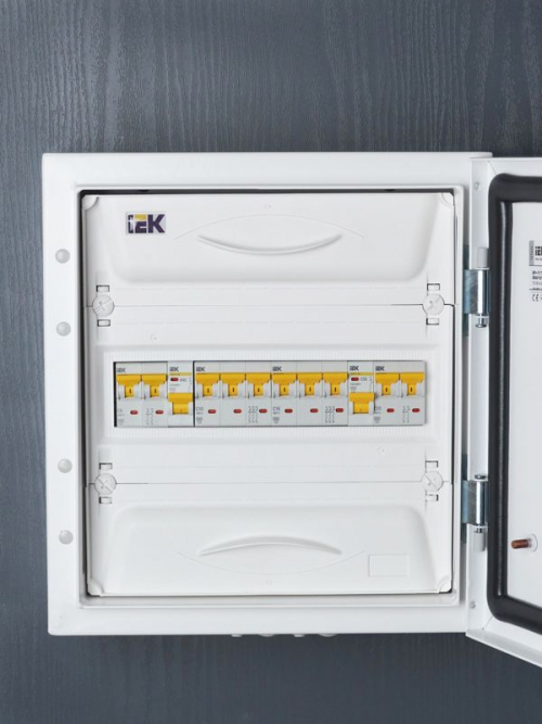 Выключатель автоматический модульный 3п C 10А 6кА ВА47-60M IEK MVA31-3-010-C MVA31-3-010-C