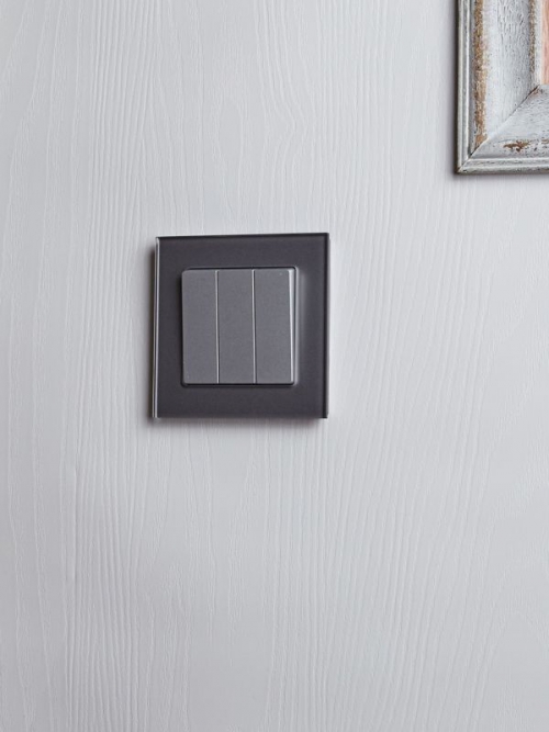 Выключатель 3-кл. СП BRITE ВС10-3-0-БрА 10А алюм. IEK BR-V30-0-10-K47 BR-V30-0-10-K47