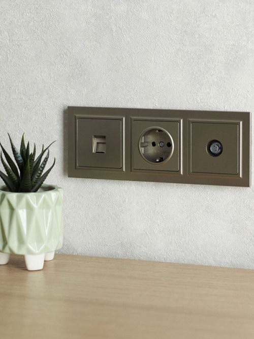 Рамка 3-м BRITE РУ-3-БрШ шампань IEK BR-M32-K37 BR-M32-K37