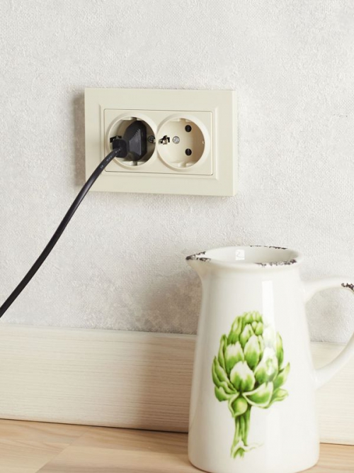 Розетка 2-м СП BRITE РСш12-3-БрКр 16А в сборе с заземл. защ. шторки беж. IEK BR-R24-16-K10-F BR-R24-16-K10-F