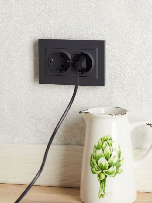 Розетка 2-м СП BRITE РСш12-3-БрГ 16А в сборе с заземл. защ. шторки графит IEK BR-R24-16-K53-F BR-R24-16-K53-F