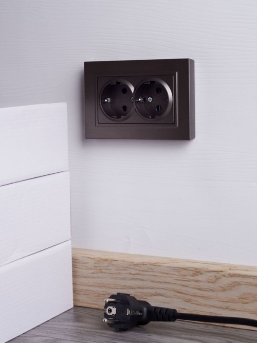 Розетка 2-м СП BRITE РСш12-3-БрТБ 16А в сборе с заземл. защ. шторки бронза IEK BR-R24-16-K45-F BR-R24-16-K45-F