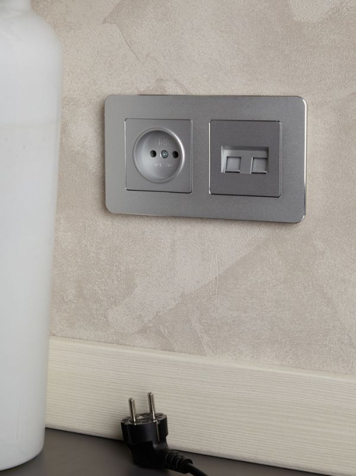 Розетка компьютерная двойная СП RJ45 кат.5E BRITE РК10-2-БрА алюм. IEK BR-K20-1-K47 BR-K20-1-K47