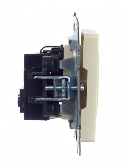 Розетка BRITE РС14-1-0-БрКр 16А с заземл. защ. шторки беж. IEK BR-R14-16-K10 BR-R14-16-K10