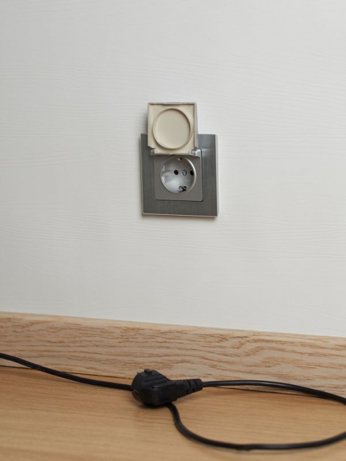 Розетка BRITE РСбш10-3-БрА 16А IP20 с заземл. защ. шторки с крышкой алюм. IEK BR-R16-16-K47 BR-R16-16-K47