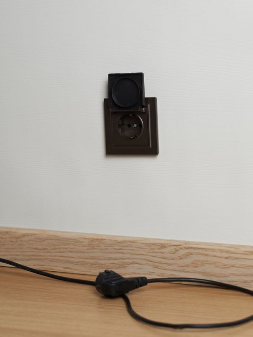 Розетка BRITE РСбш10-3-БрТБ 16А IP20 с заземл. защ. шторки с крышкой бронза IEK BR-R16-16-K45 BR-R16-16-K45