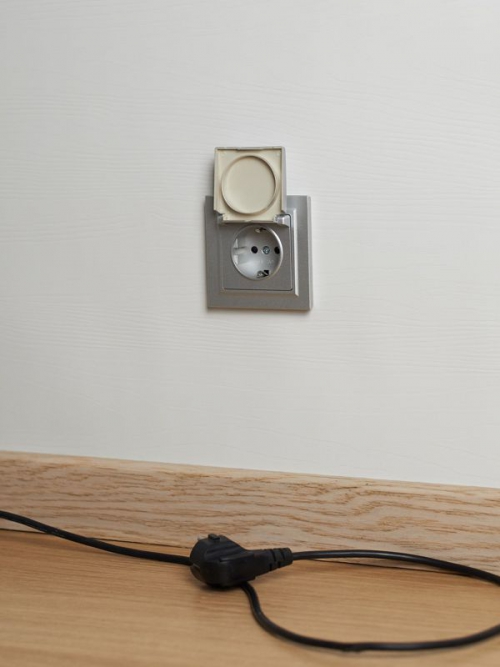 Розетка BRITE РСбш10-3-44-БрА 16А IP44 с заземл. защ. шторки с крышкой алюм. IEK BR-R16-16-44-K47 BR-R16-16-44-K47