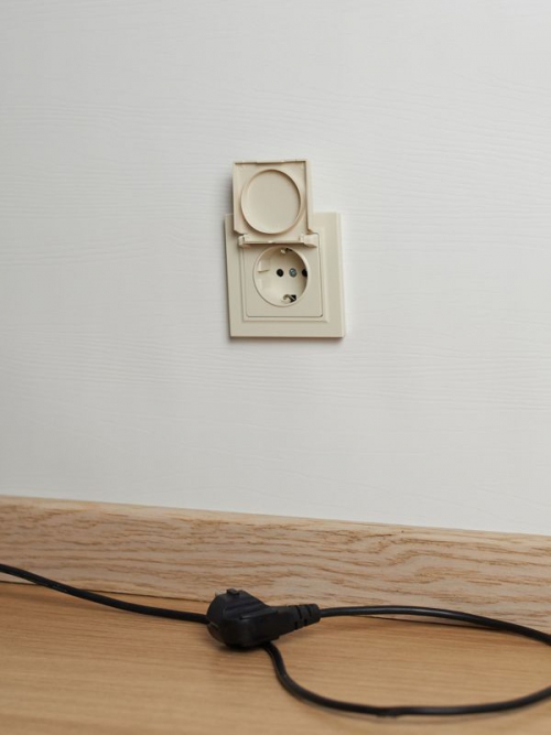 Розетка BRITE РСбш10-3-44-БрКр 16А IP44 с заземл. защ. шторки с крышкой беж. IEK BR-R16-16-44-K10 BR-R16-16-44-K10