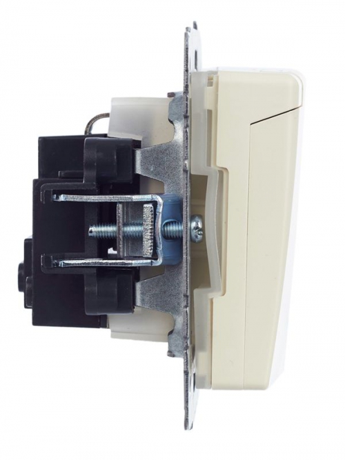 Розетка BRITE РСбш10-3-44-БрКр 16А IP44 с заземл. защ. шторки с крышкой беж. IEK BR-R16-16-44-K10 BR-R16-16-44-K10