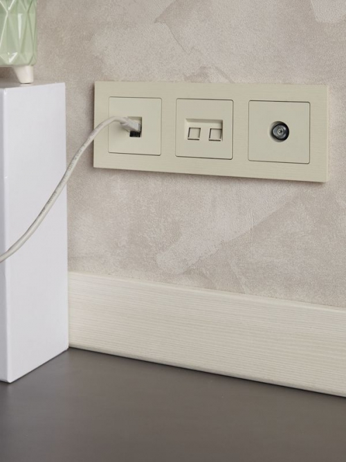 Розетка компьютерная двойная СП RJ45 кат.5E BRITE РК10-2-БрКр беж. IEK BR-K20-1-K10 BR-K20-1-K10