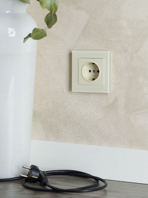 Розетка BRITE РС11-1-0-БрКр 16А с заземл. без защ. шторки беж. IEK BR-R11-16-K10 BR-R11-16-K10