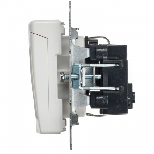 Розетка BRITE РСбш10-3-БрБ 16А IP20 с заземл. защ. шторки с крышкой бел. IEK BR-R16-16-K01 BR-R16-16-K01