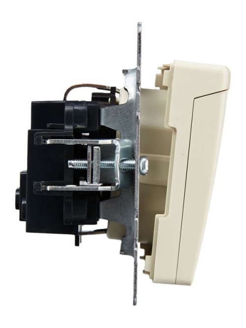 Розетка BRITE РСбш10-3-БрКр 16А IP20 с заземл. защ. шторки с крышкой беж. IEK BR-R16-16-K10 BR-R16-16-K10